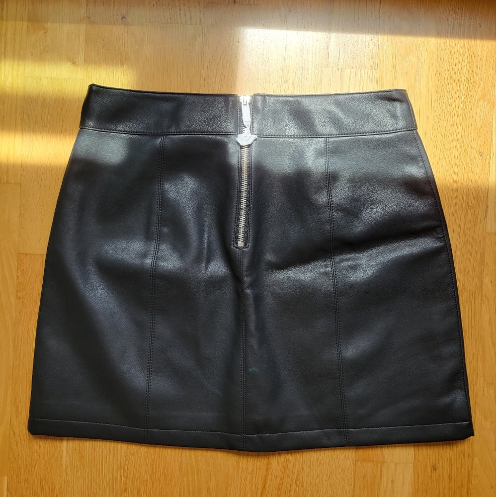 Forever21 Faux Leather Mini Skirt (Black)